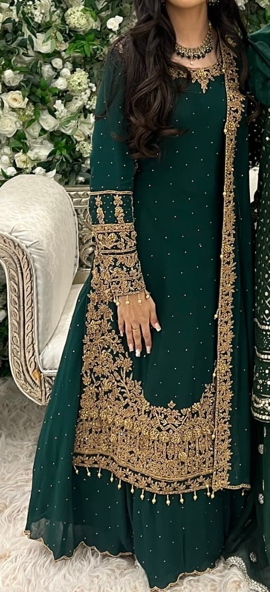 Elegant Emerald Green Lehenga Suit with Intricate Gold Zardozi Embroidery