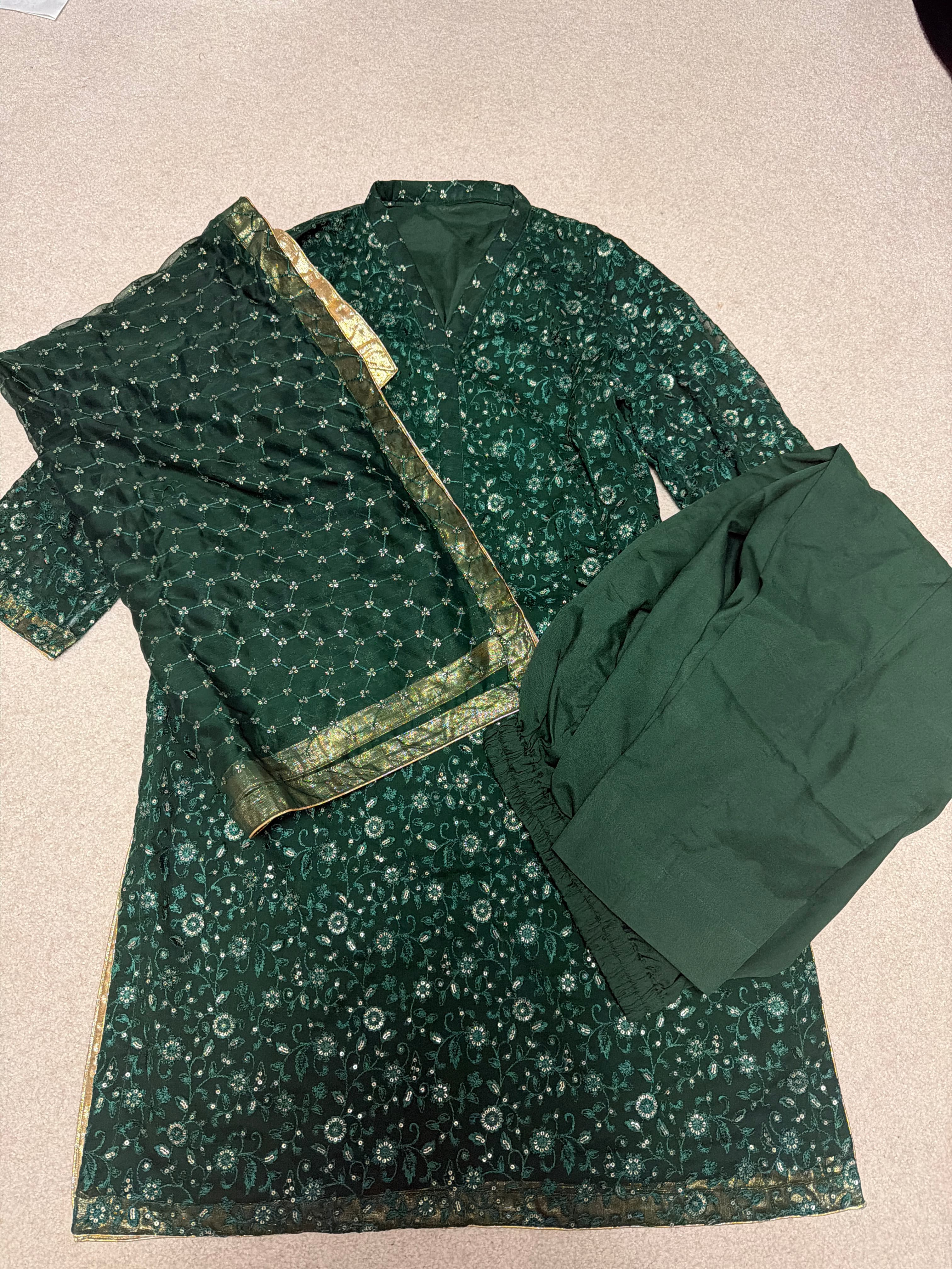 Embroidered dark green suit Kurta pants with duppatta new