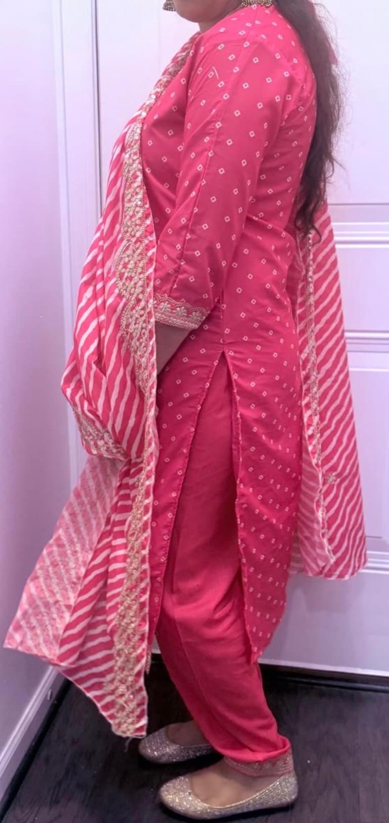 Element and embroidery with tilla on neck arm and trouser